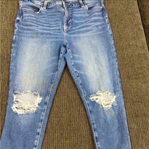 AMERCIAN EAGLE KNEE RIPPED JEANS HIGH RISE SIZE 16!